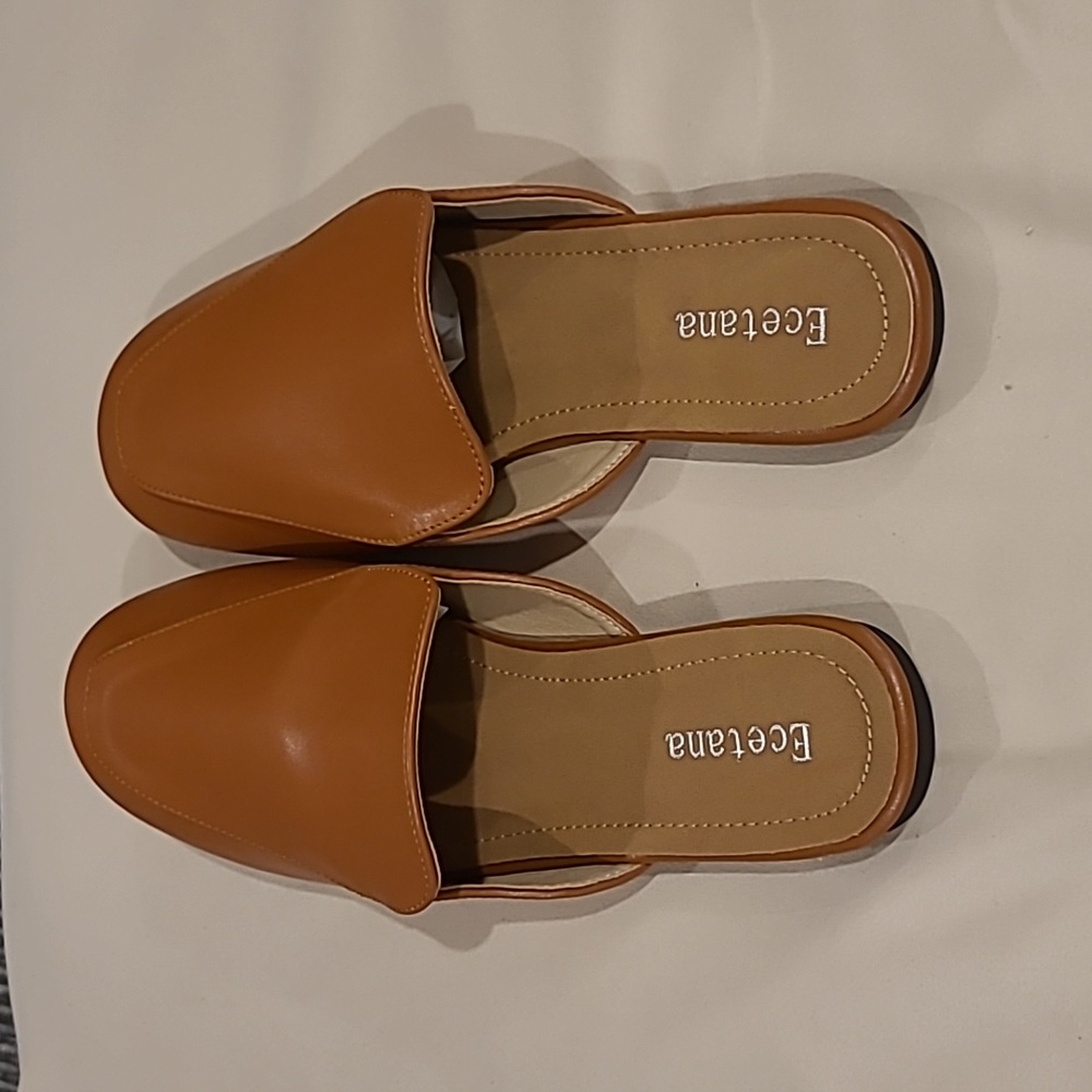 Cognac closed toe mules